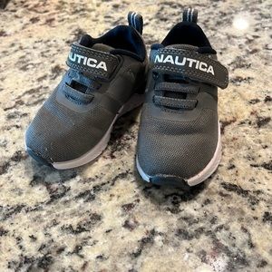 Size 5 Nautica tennis shoes